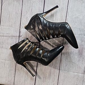 Michael Kors sz 7 black bootie stilettos w/cutouts